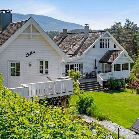 Nydelig Lite Hus Med Egen Vedfyrt Baksteovn. Vila Kaupanger Exterior foto