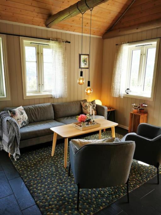 Nydelig Lite Hus Med Egen Vedfyrt Baksteovn. Vila Kaupanger Exterior foto